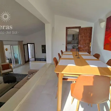 Beautiful Private With Heated Pool
