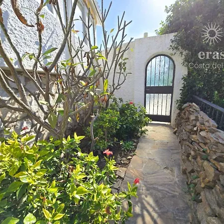 Stunning With A Private Pool Perfect For A Relaxing Getaway V100